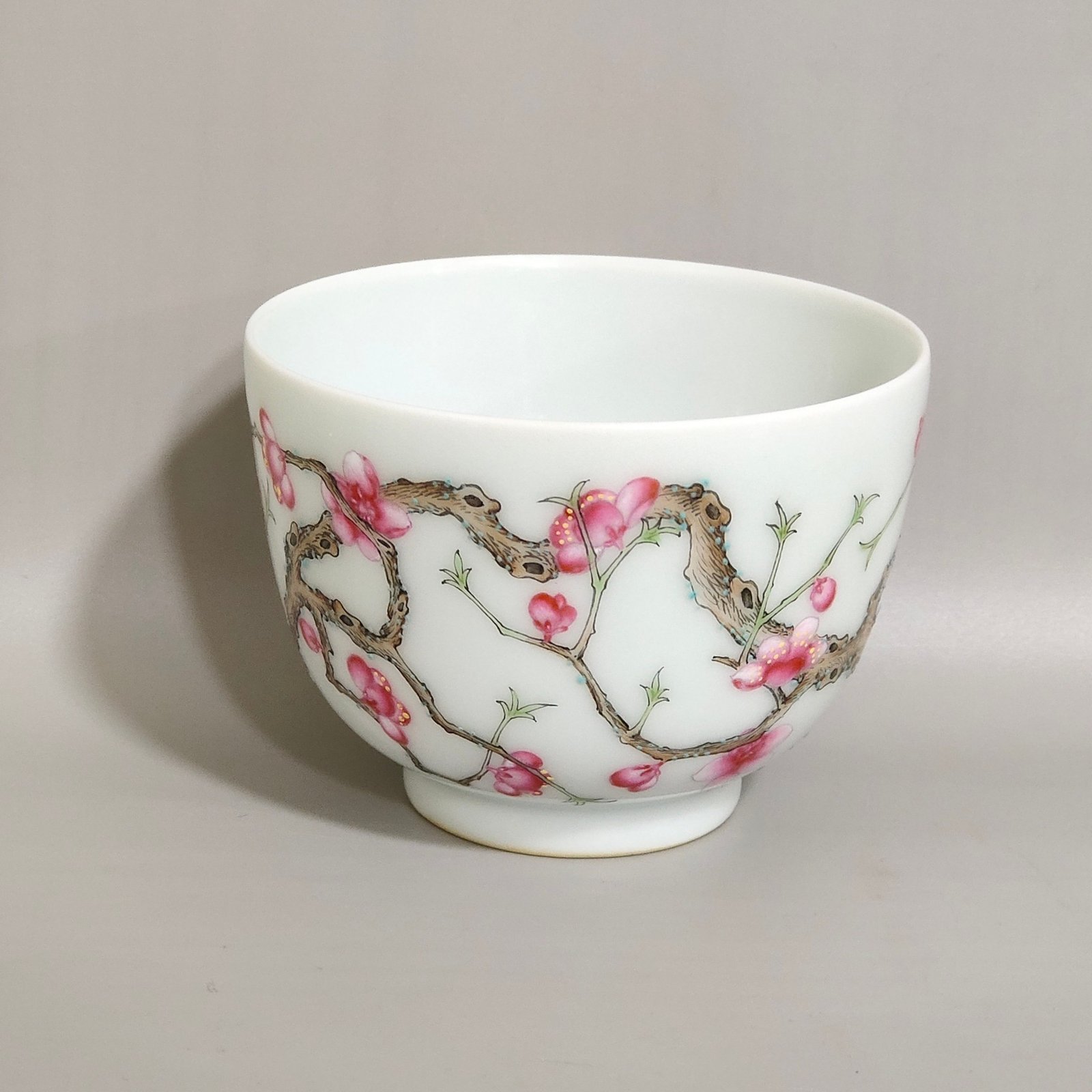 Qing Dynasty Daoguang Gengchengxing Hengtang plum blossom pattern cup