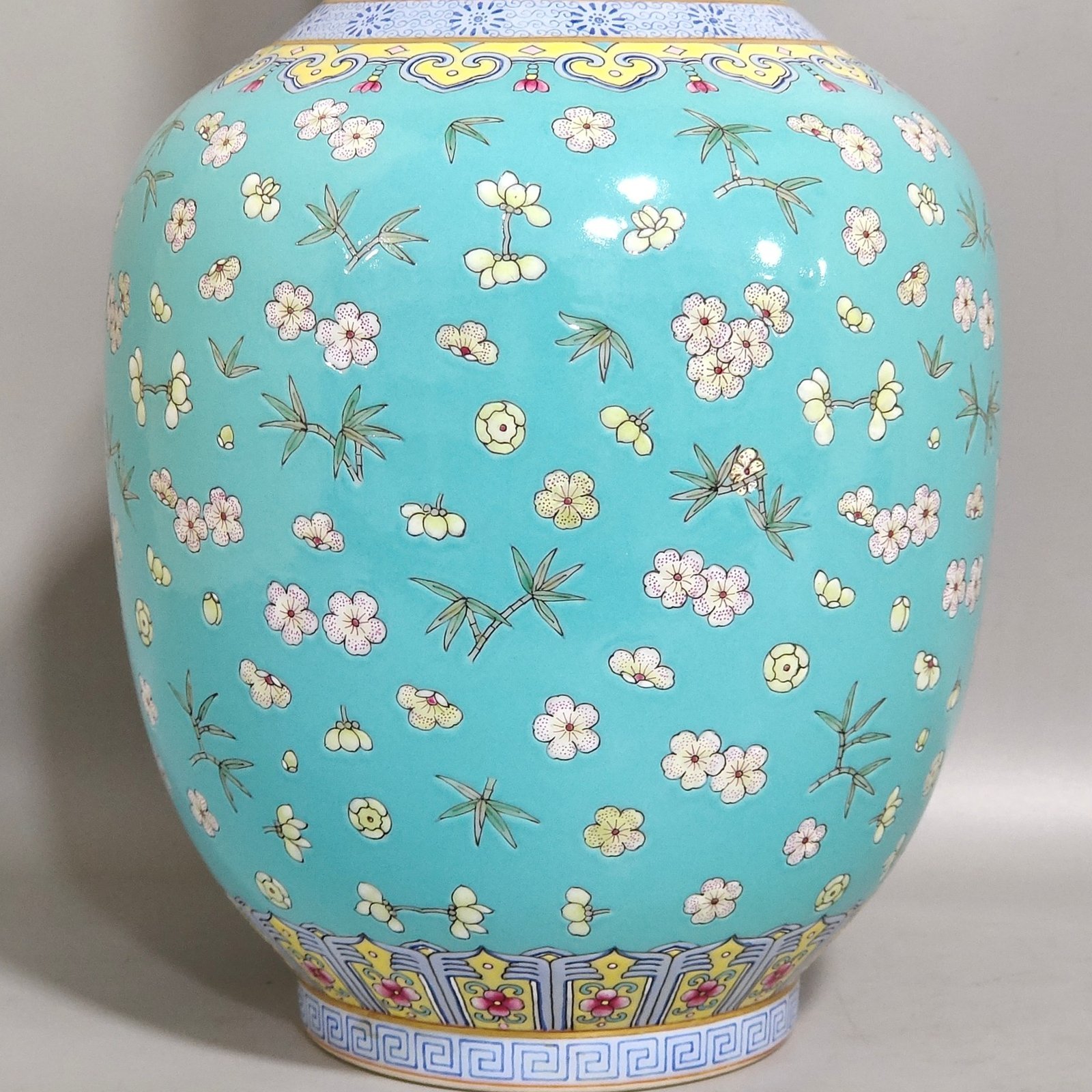 Qing Dynasty Daoguang turquoise green bamboo plum vase