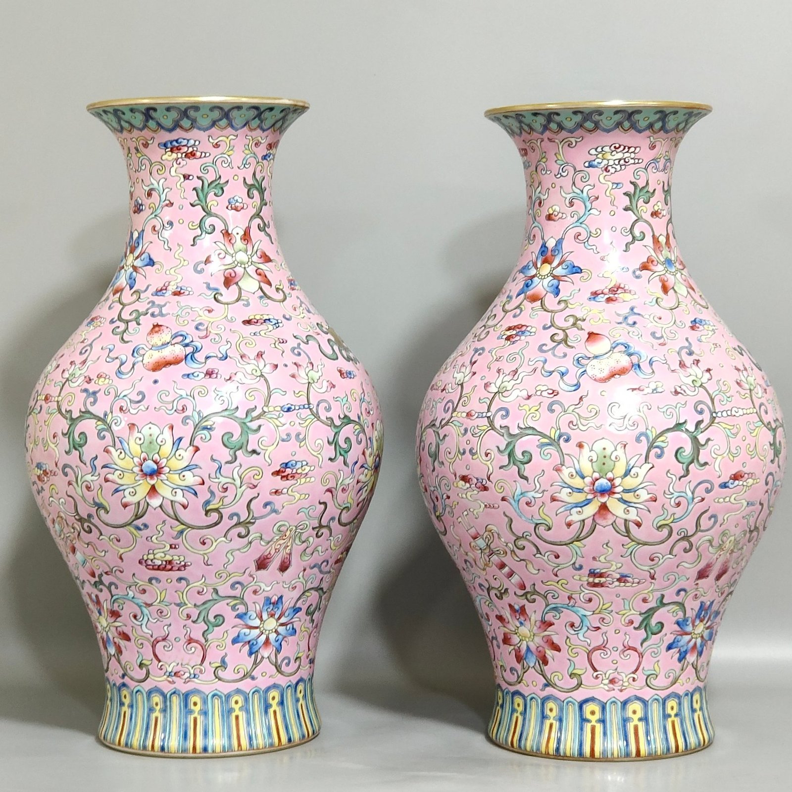 Qing Dynasty Daoguang Fendi Auspicious Eight Treasures Vase