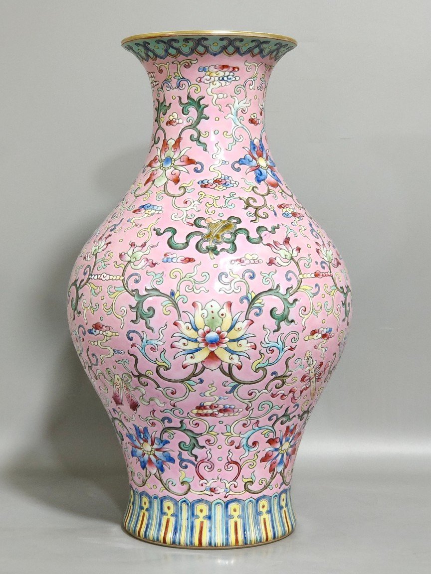Qing Dynasty Daoguang Fendi Auspicious Eight Treasures Vase