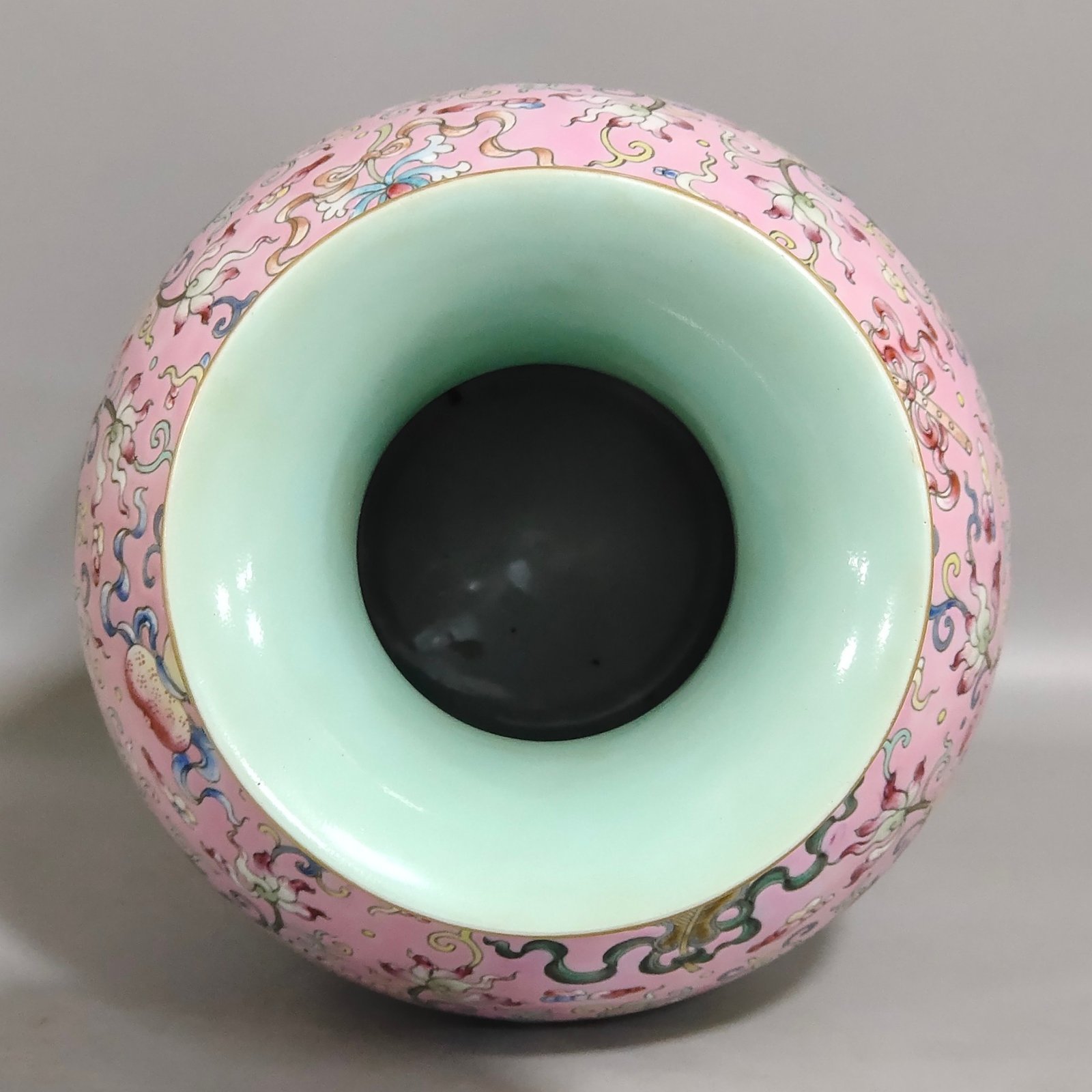 Qing Dynasty Daoguang Fendi Auspicious Eight Treasures Vase
