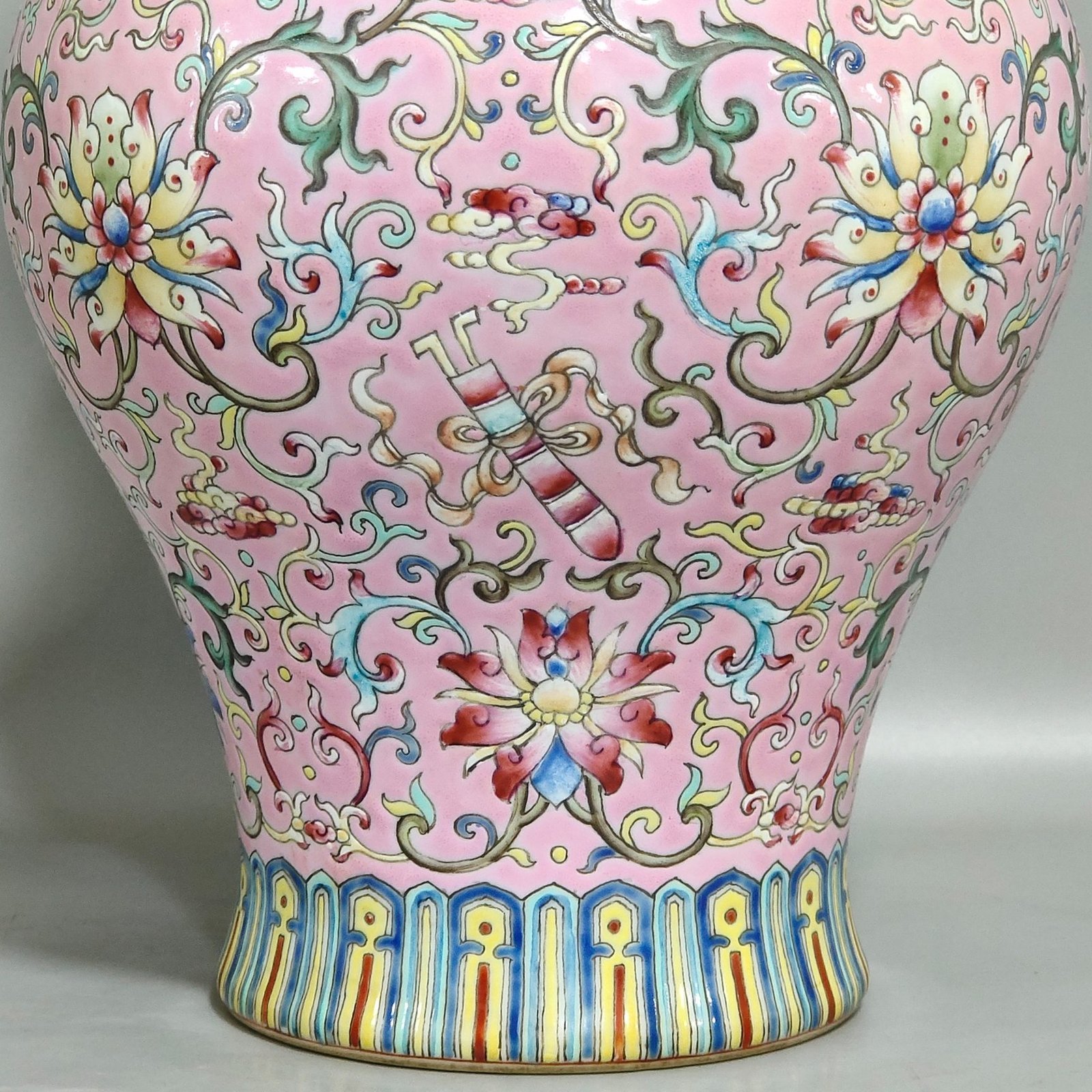 Qing Dynasty Daoguang Fendi Auspicious Eight Treasures Vase