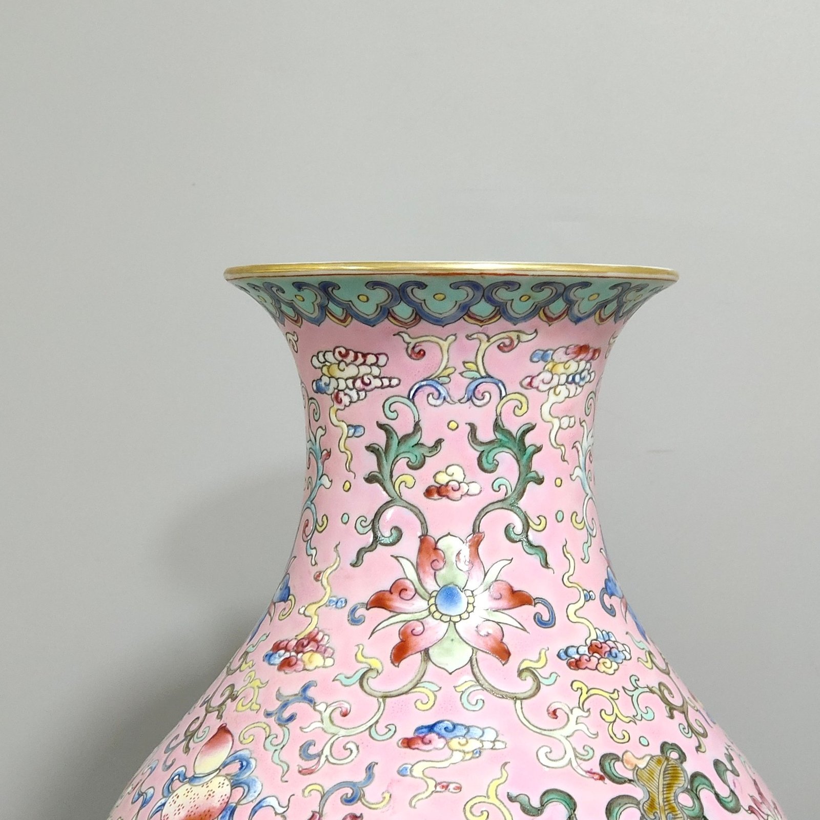 Qing Dynasty Daoguang Fendi Auspicious Eight Treasures Vase