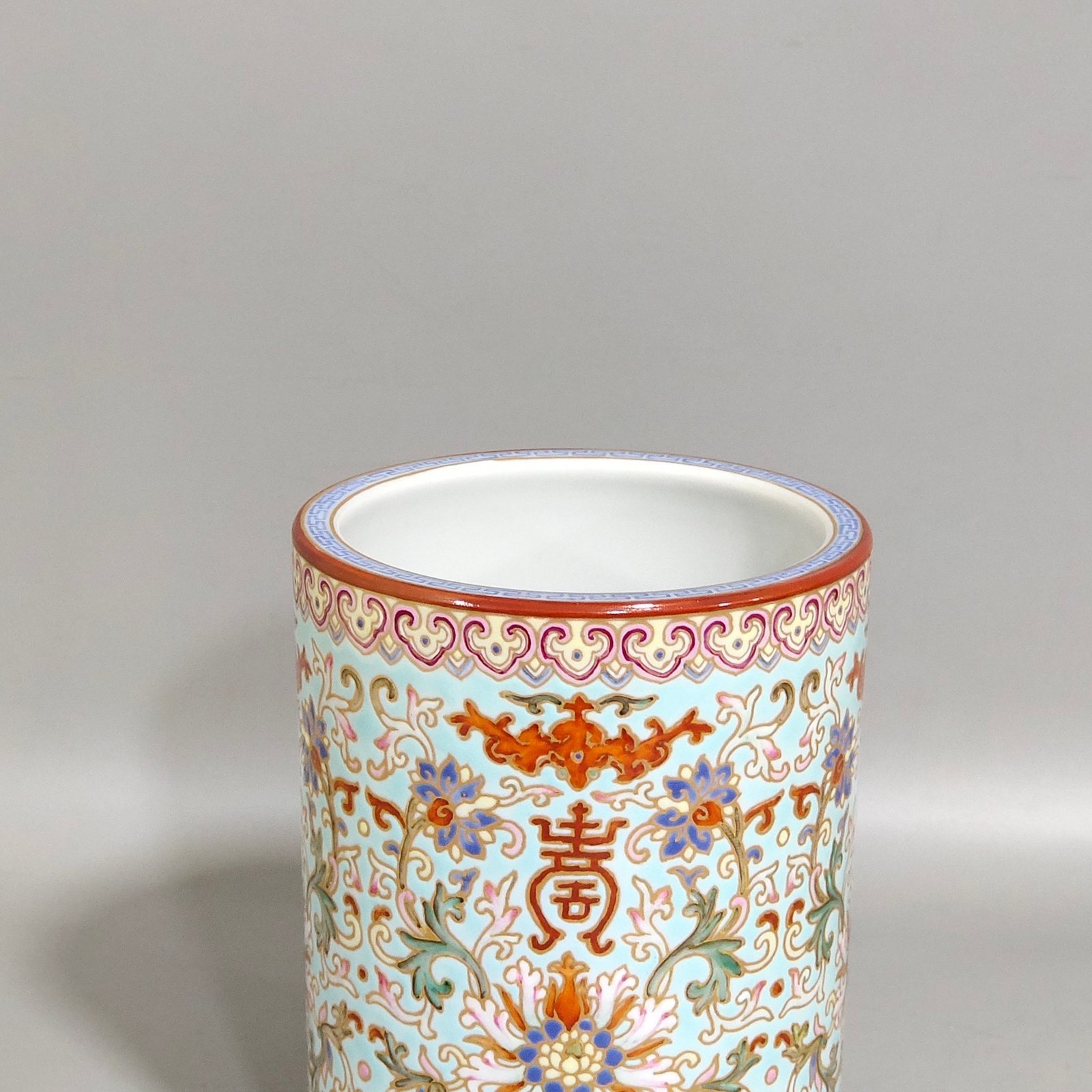 Qing Dynasty Daoguang green land painted gold line blessing and longevity pen holder