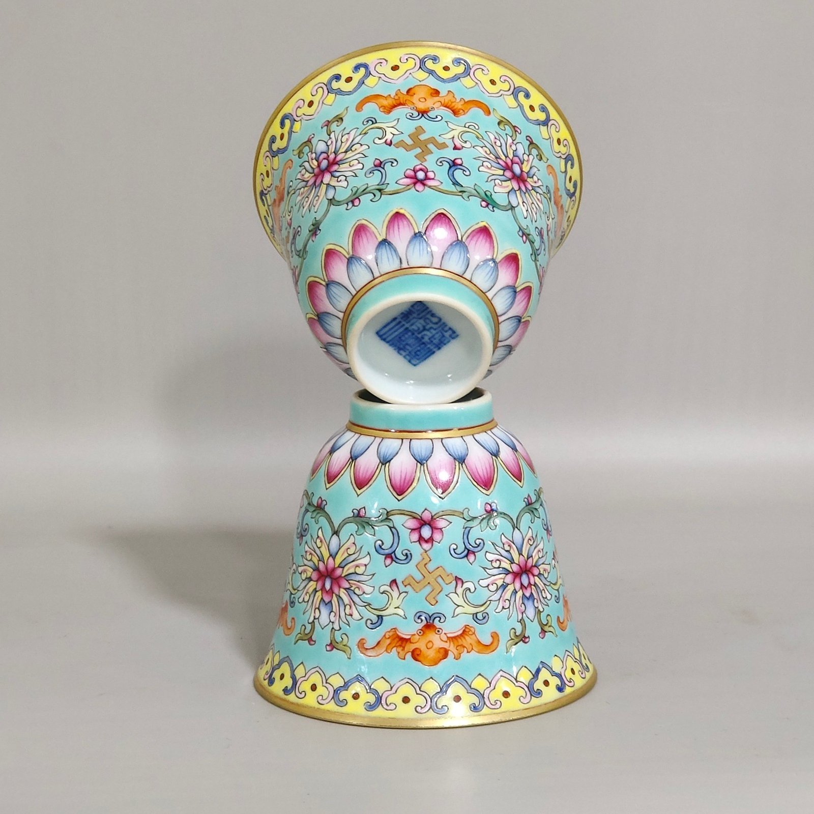 Qing Dynasty Daoguang Greenland Fortune and Longevity Bell Cup