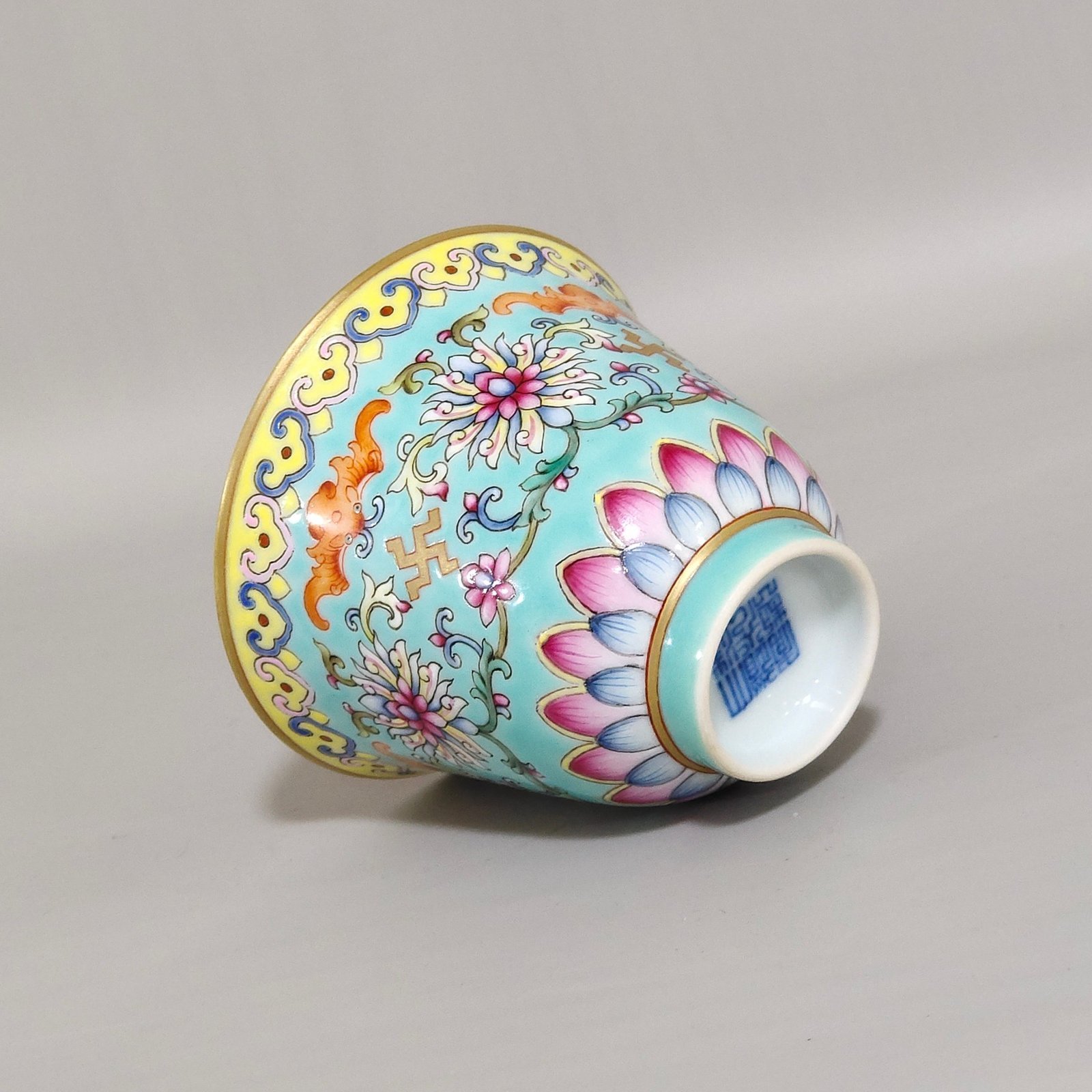 Qing Dynasty Daoguang Greenland Fortune and Longevity Bell Cup