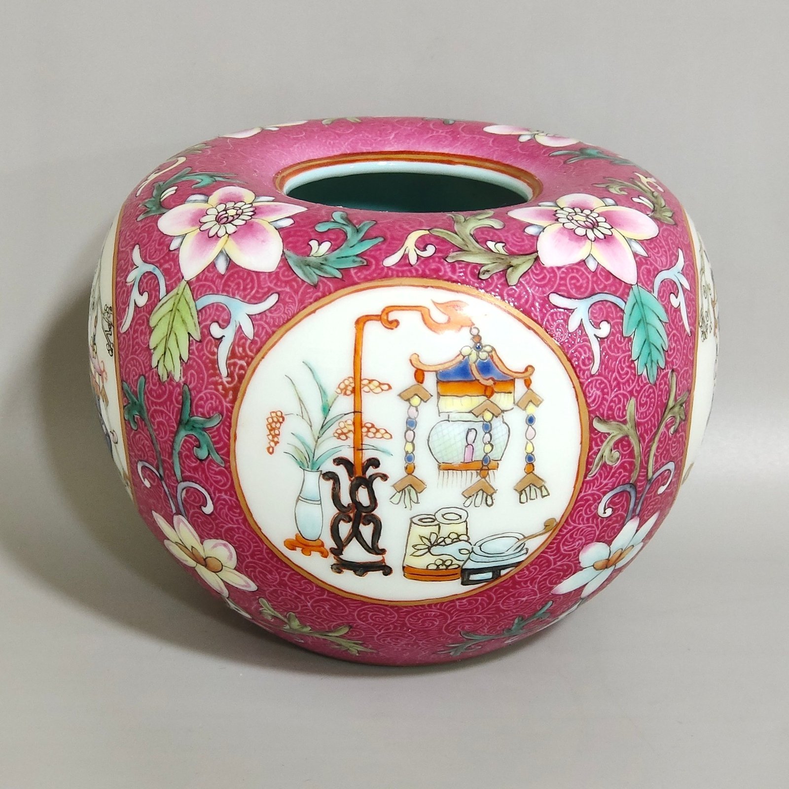 Qing Dynasty Daoguang rouge red grilled flower window water bowl