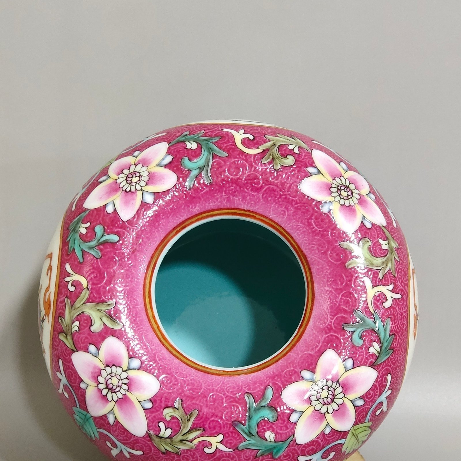 Qing Dynasty Daoguang rouge red grilled flower window water bowl