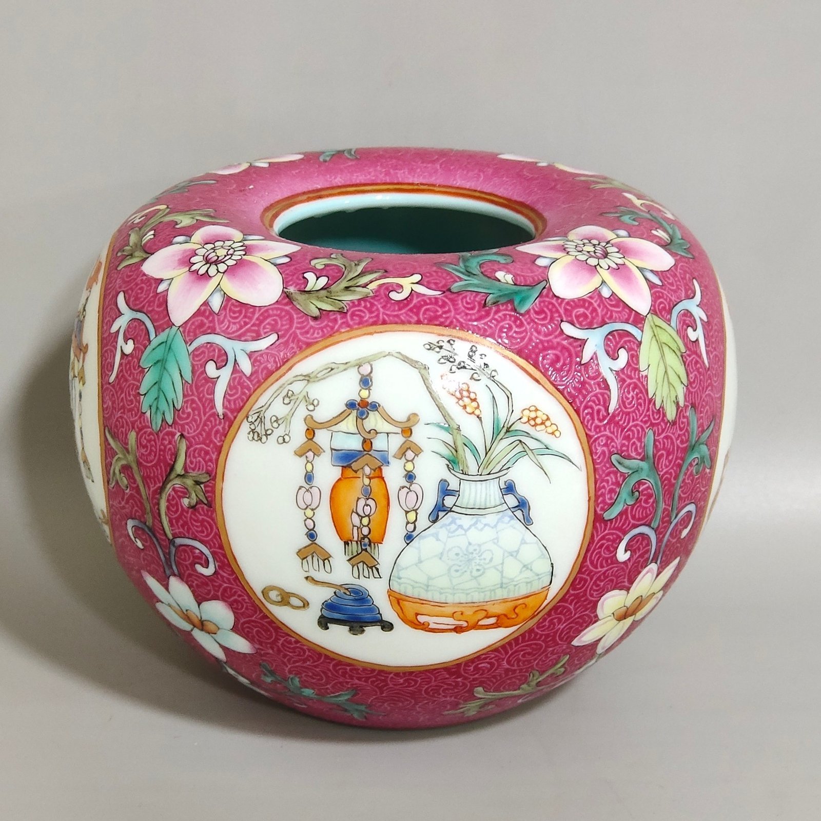 Qing Dynasty Daoguang rouge red grilled flower window water bowl
