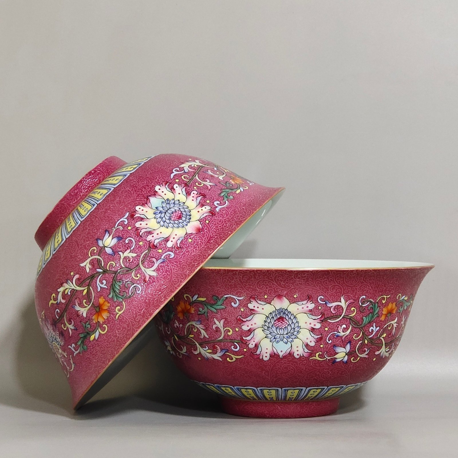 Qing Dynasty Daoguang rouge red floral bowl