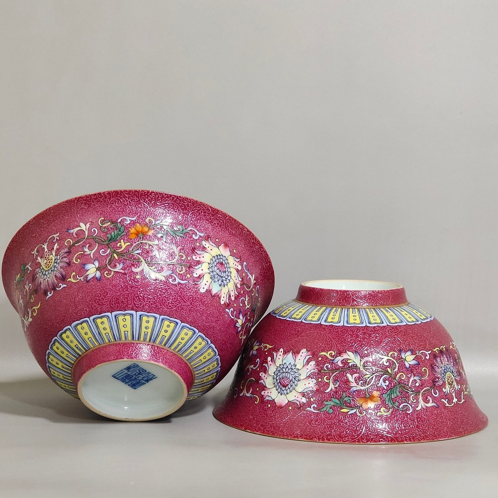Qing Dynasty Daoguang rouge red floral bowl