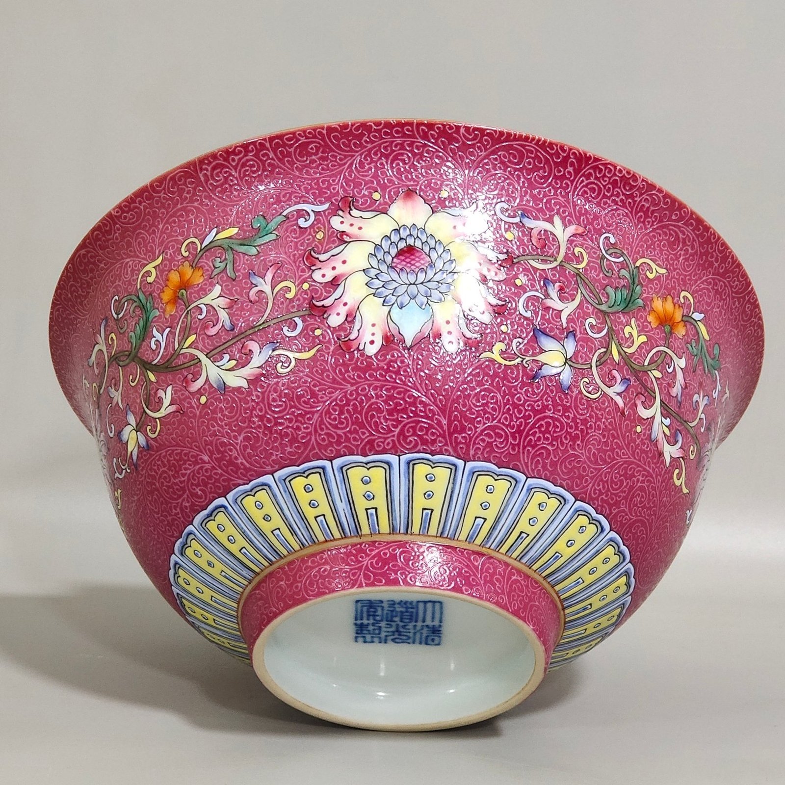 Qing Dynasty Daoguang rouge red floral bowl