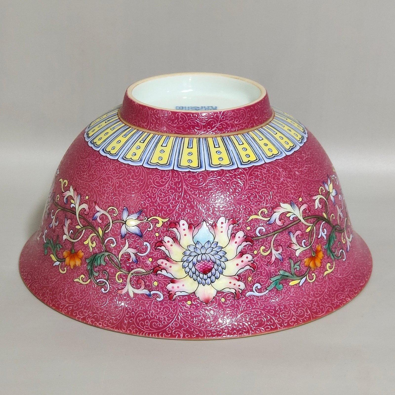 Qing Dynasty Daoguang rouge red floral bowl