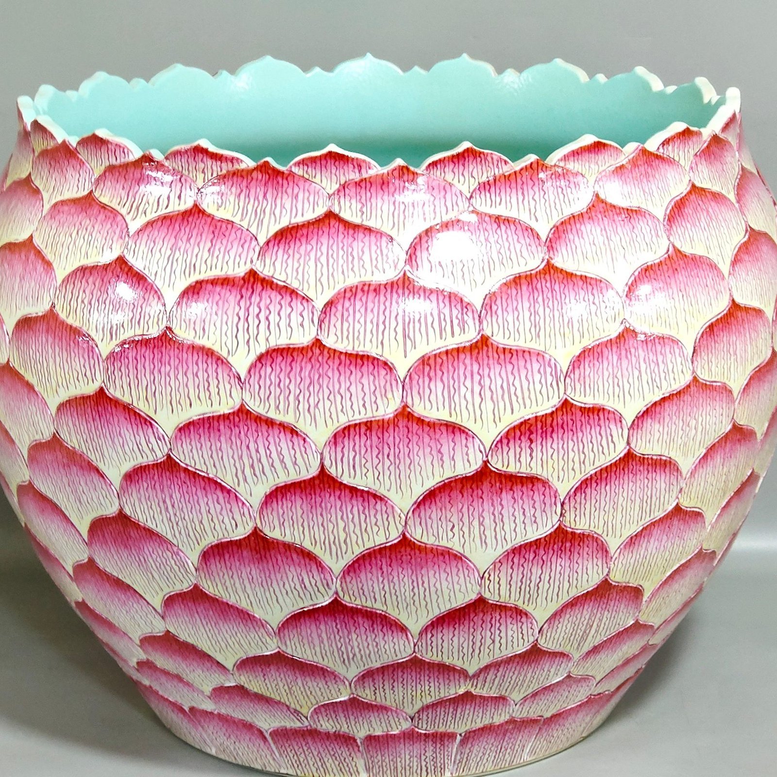 Qing Dynasty Daoguang lotus petal vat