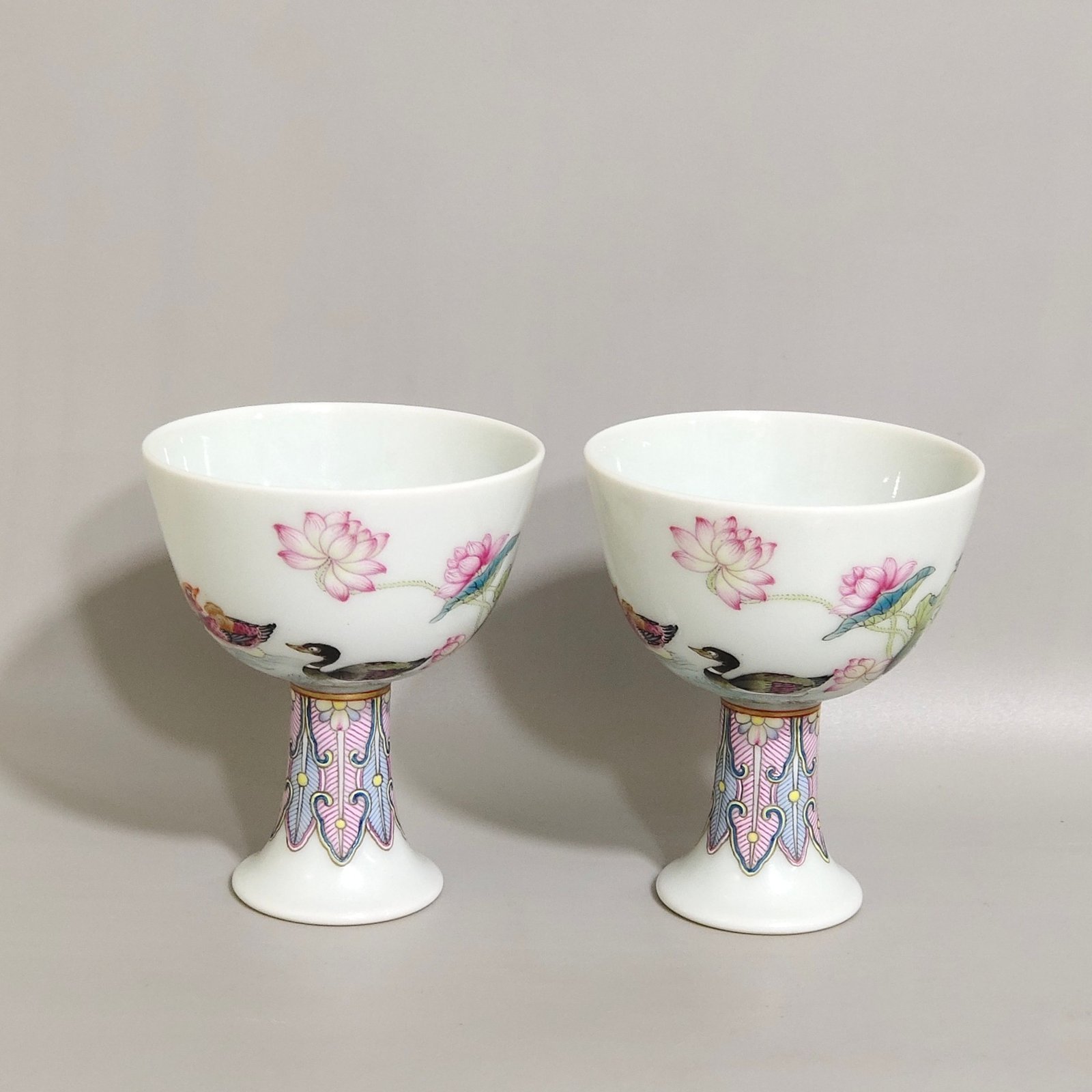 Qing Dynasty Yongzheng Mandarin ducks playing in the water and lotus goblet
