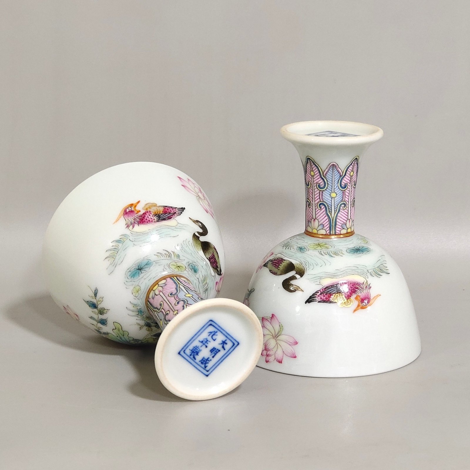 Qing Dynasty Yongzheng Mandarin ducks playing in the water and lotus goblet