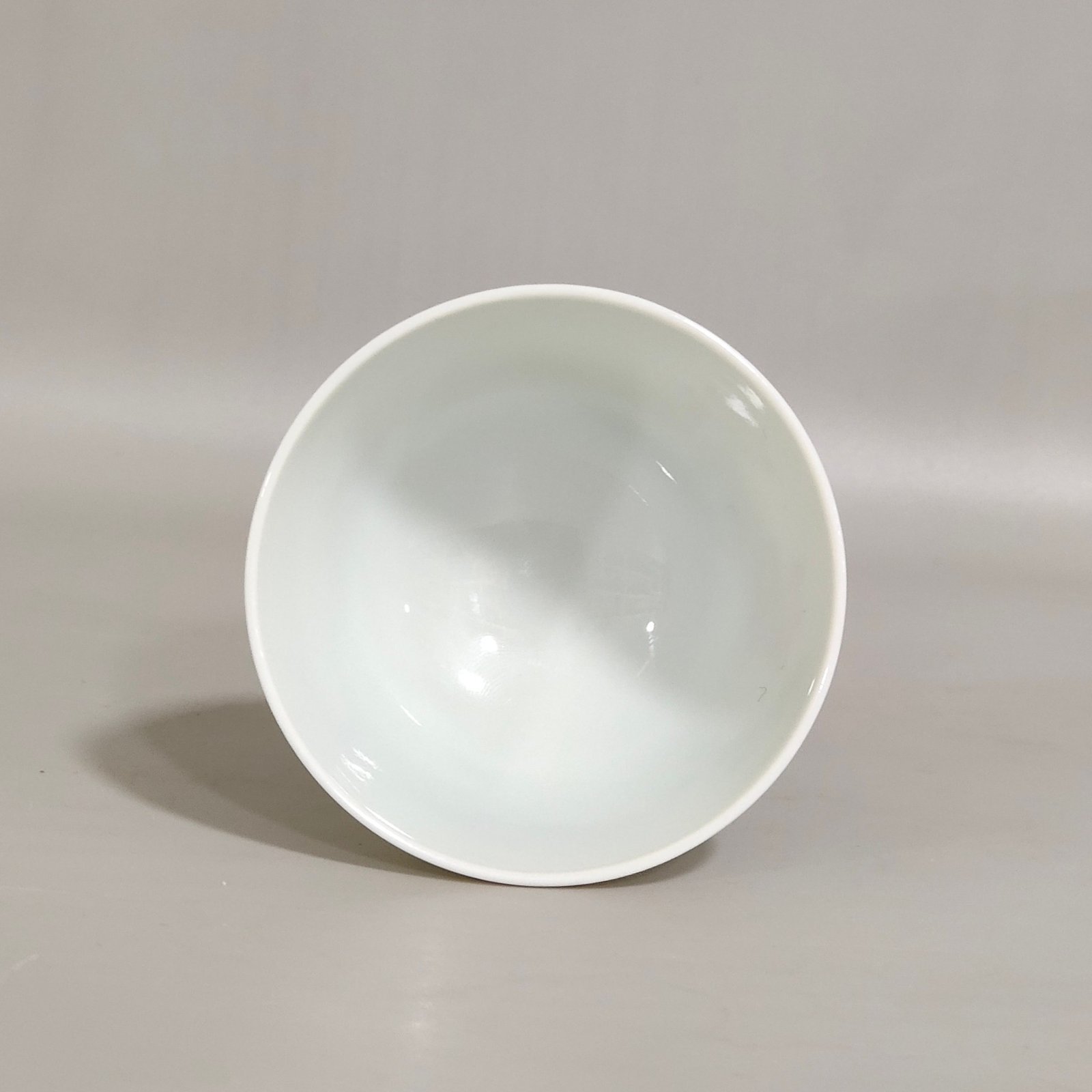 Qing Dynasty Yongzheng Mandarin ducks playing in the water and lotus goblet