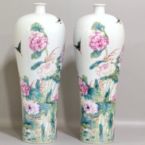 Qing Dynasty Yongzheng ascended the plum vase all the way