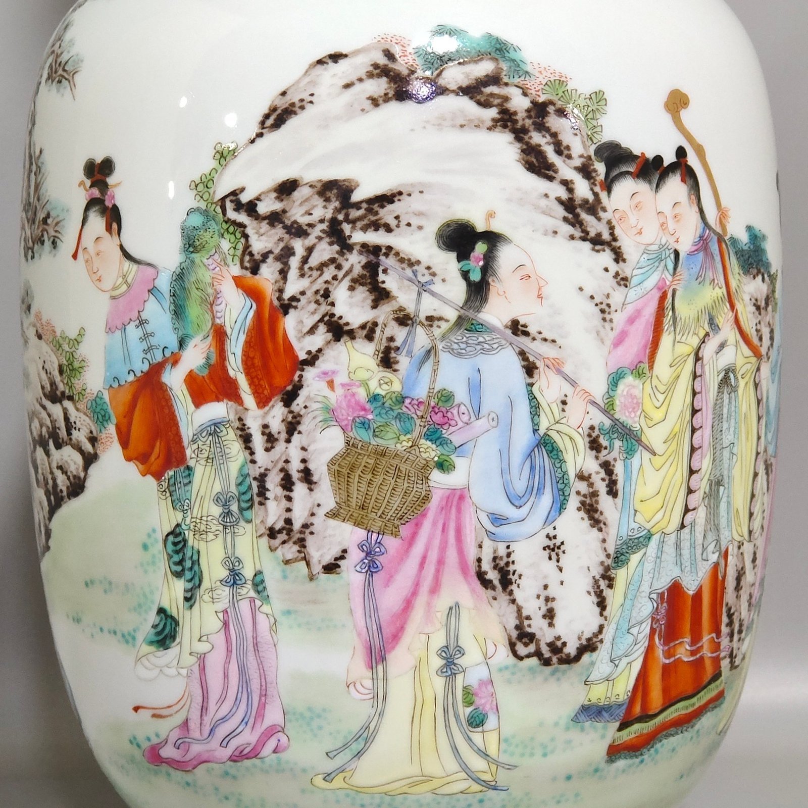 Qing Dynasty Yongzheng Seven Fairies Birthday Vase