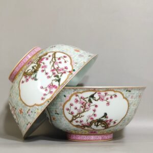 Qing Dynasty Yongzheng character pattern window-opening flower-and-bird poetry bowl