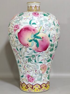 Qing Dynasty Yongzheng Sanduomei vase