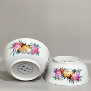Qing Dynasty Yongzheng Sanduo butterfly bowl