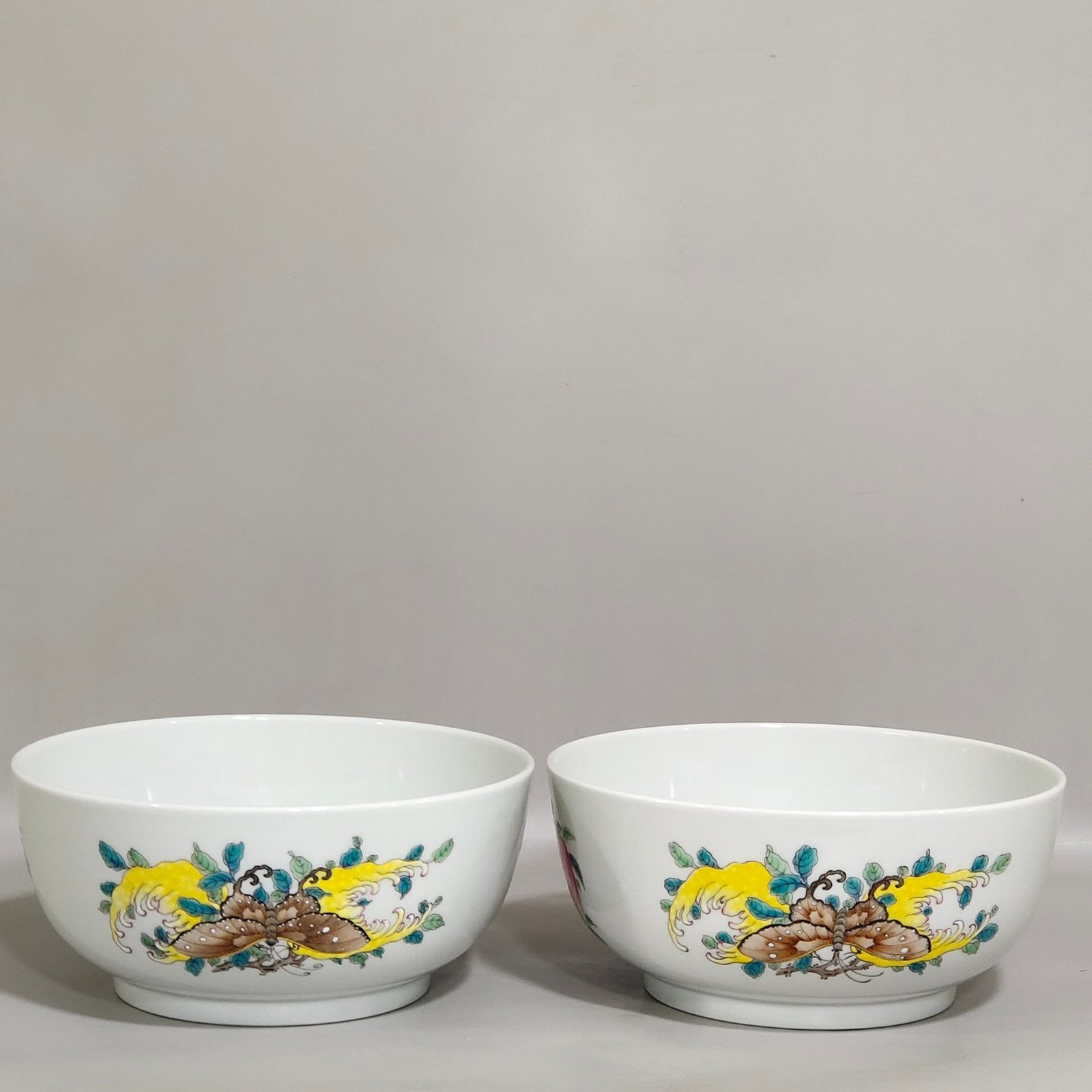 Qing Dynasty Yongzheng Sanduo butterfly bowl