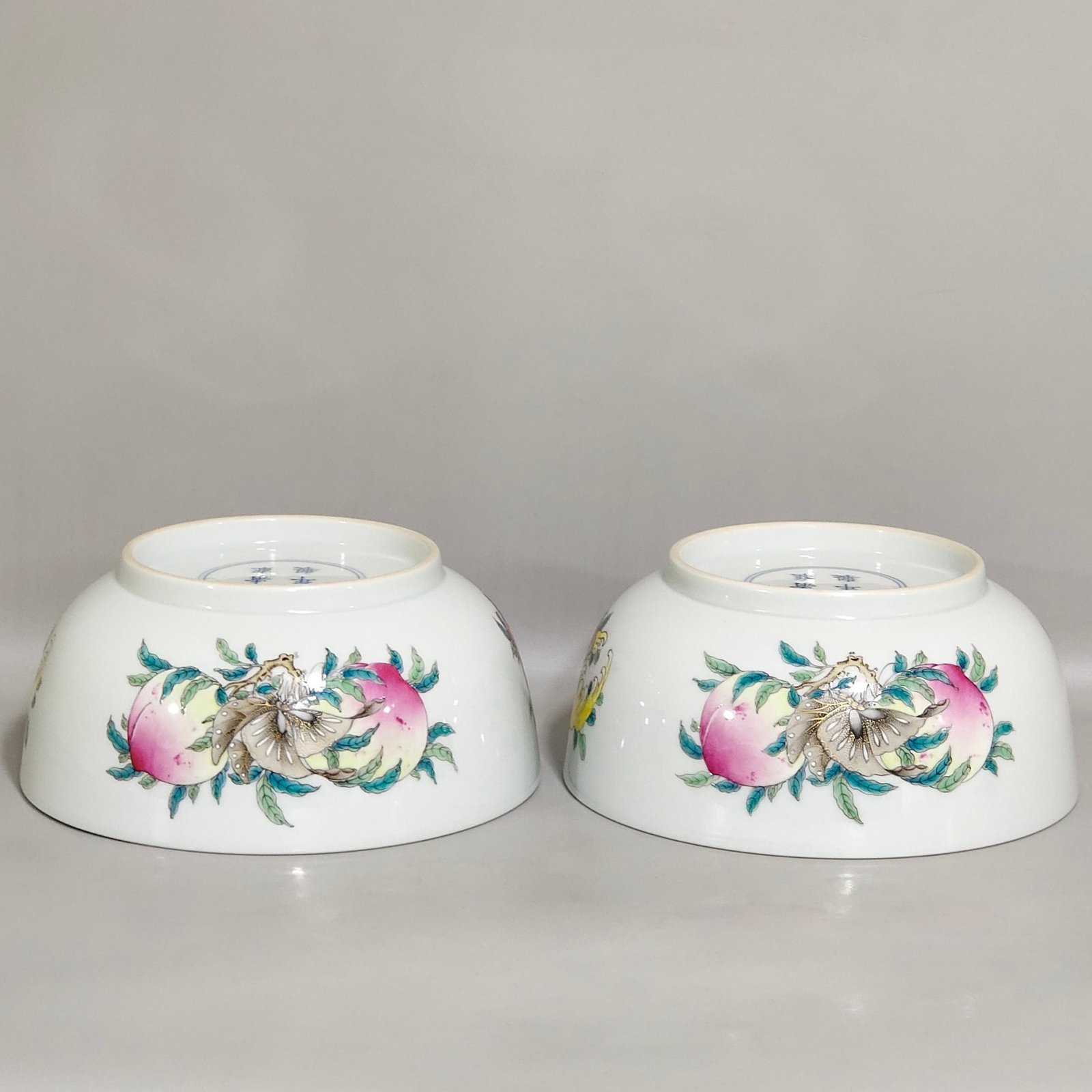 Qing Dynasty Yongzheng Sanduo butterfly bowl