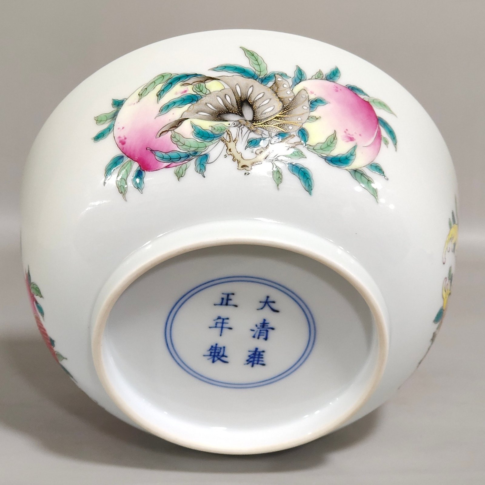 Qing Dynasty Yongzheng Sanduo butterfly bowl
