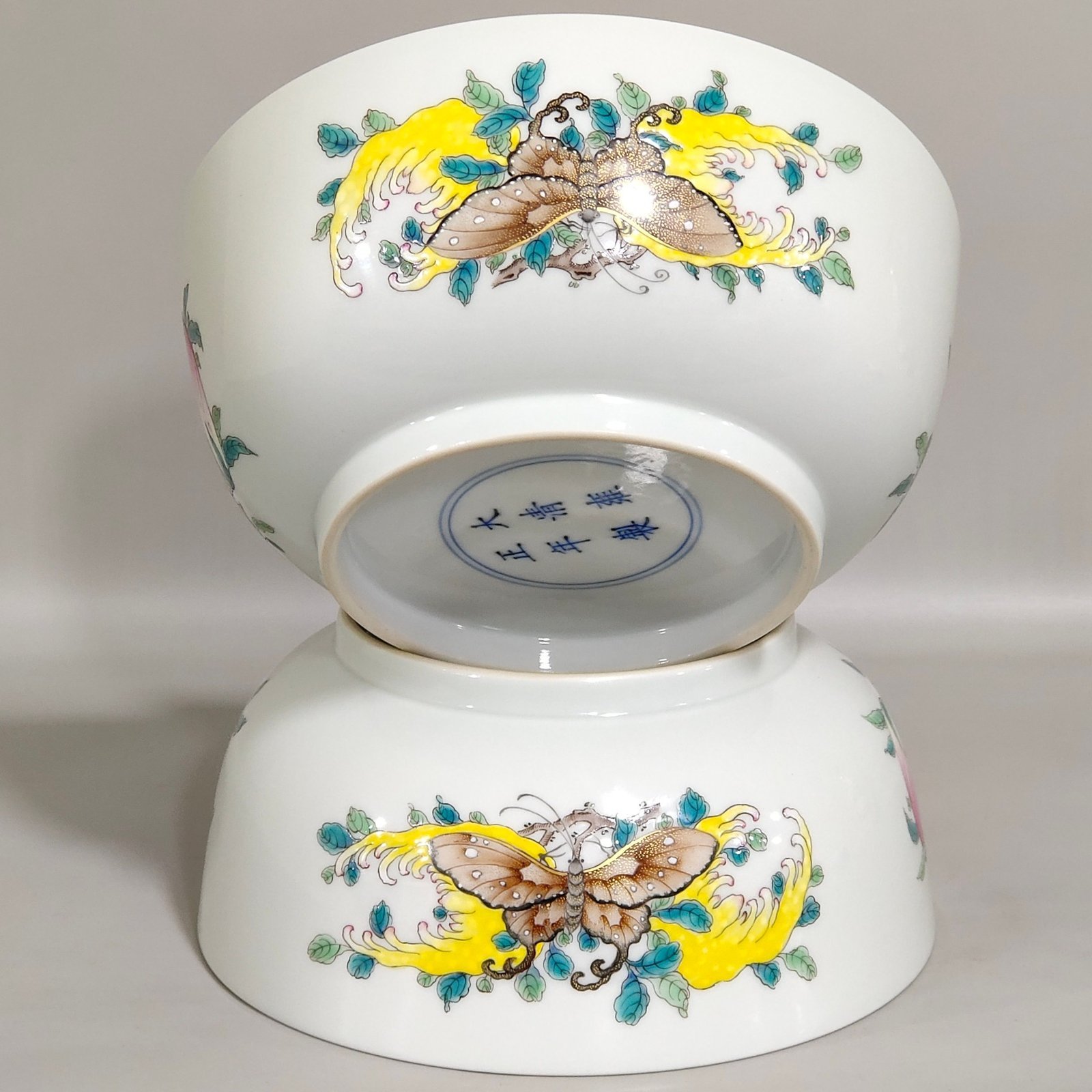 Qing Dynasty Yongzheng Sanduo butterfly bowl