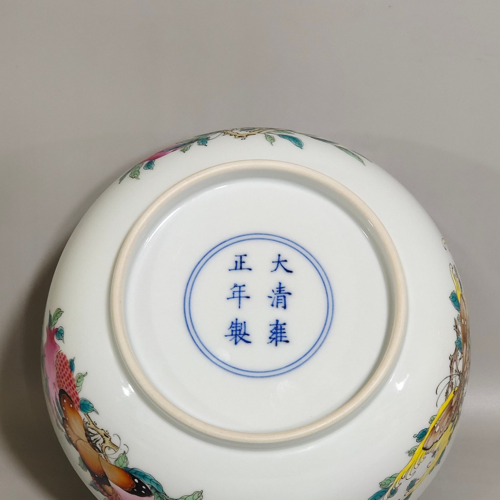 Qing Dynasty Yongzheng Sanduo butterfly bowl