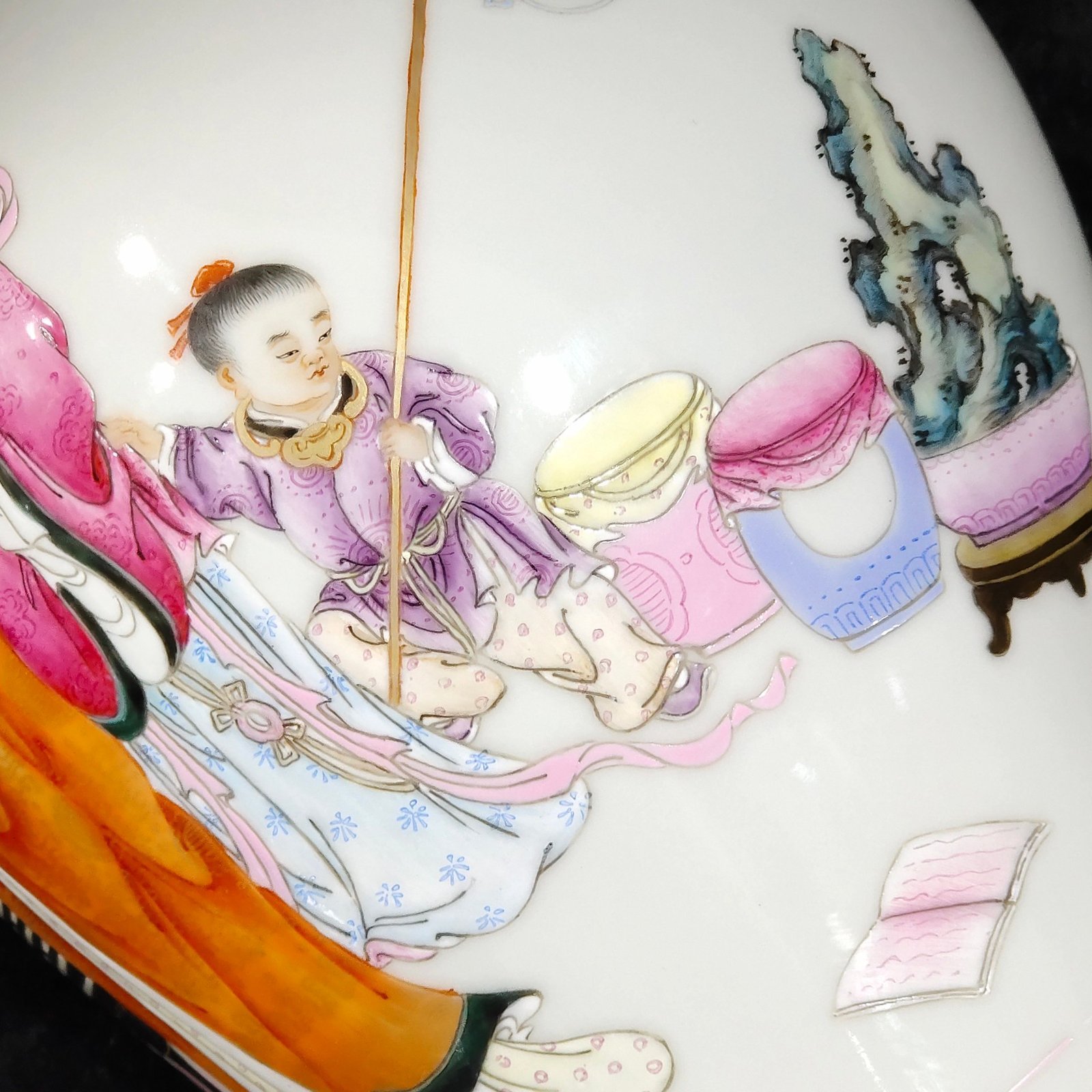 Qing Dynasty Yongzheng three-star gift inscribed plum vase