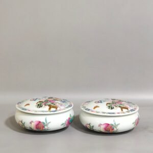 Qing Dynasty Yongzheng three fruit story chess box