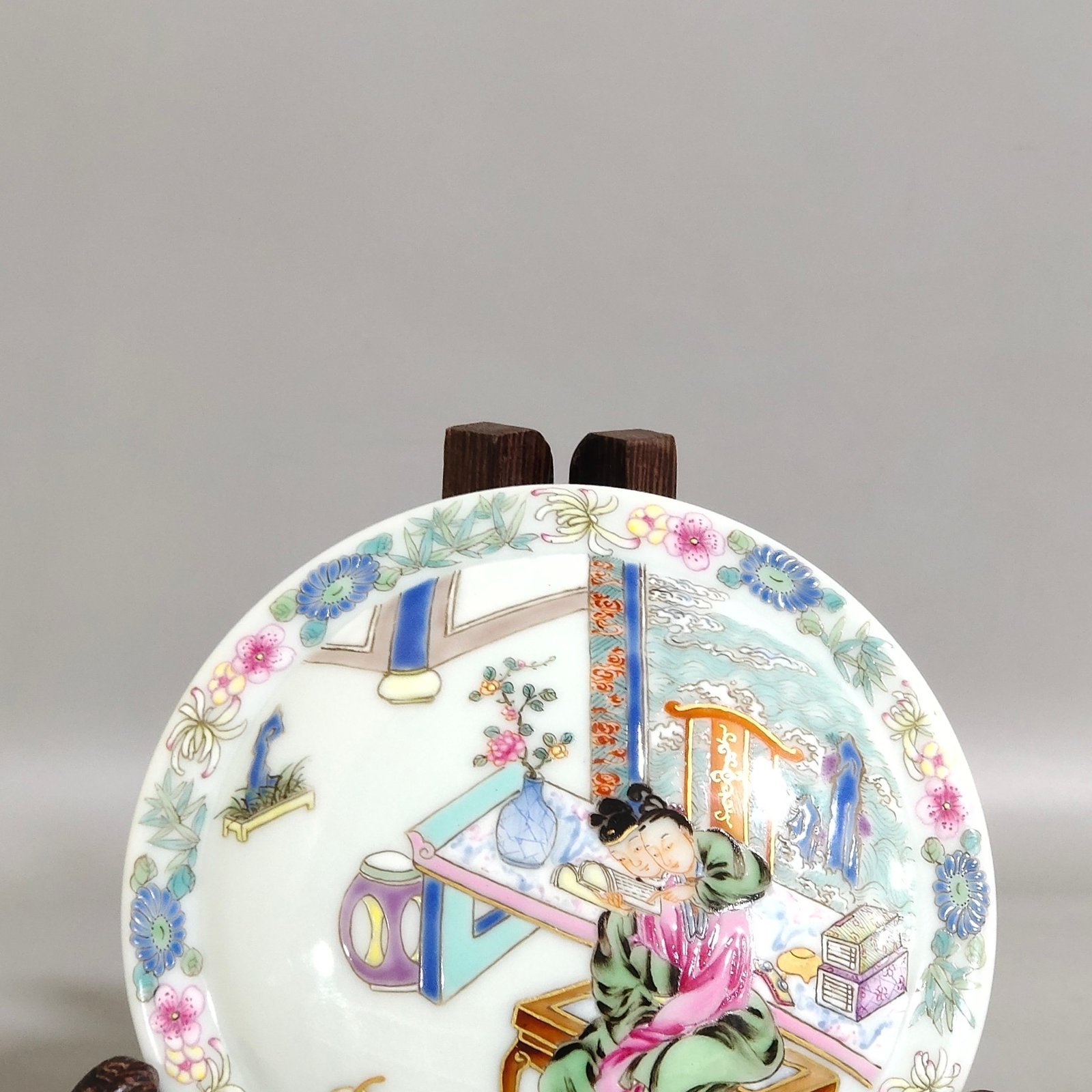 Qing Dynasty Yongzheng three fruit story chess box