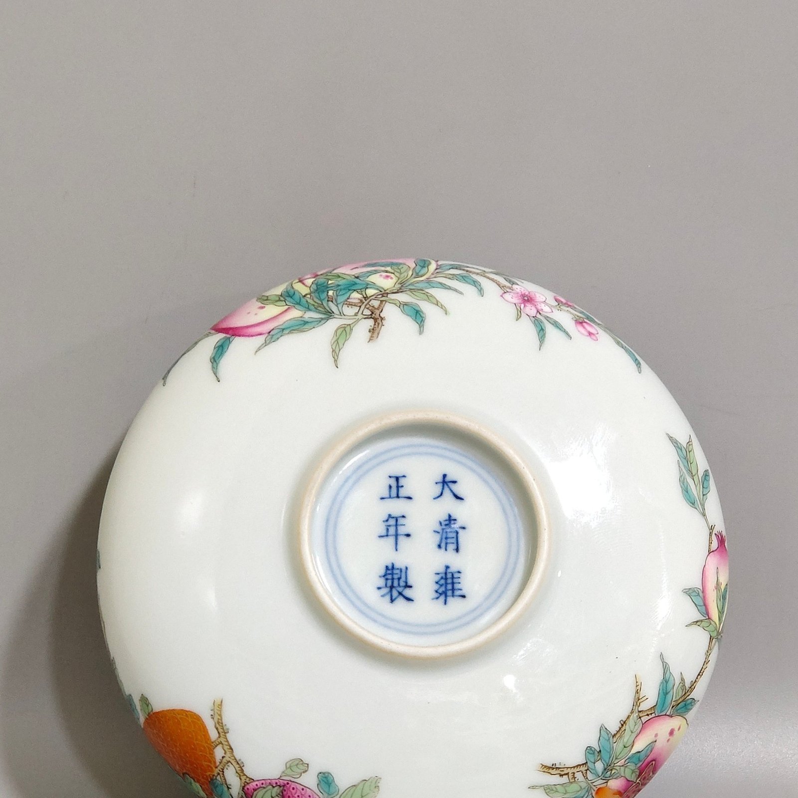 Qing Dynasty Yongzheng three fruit story chess box