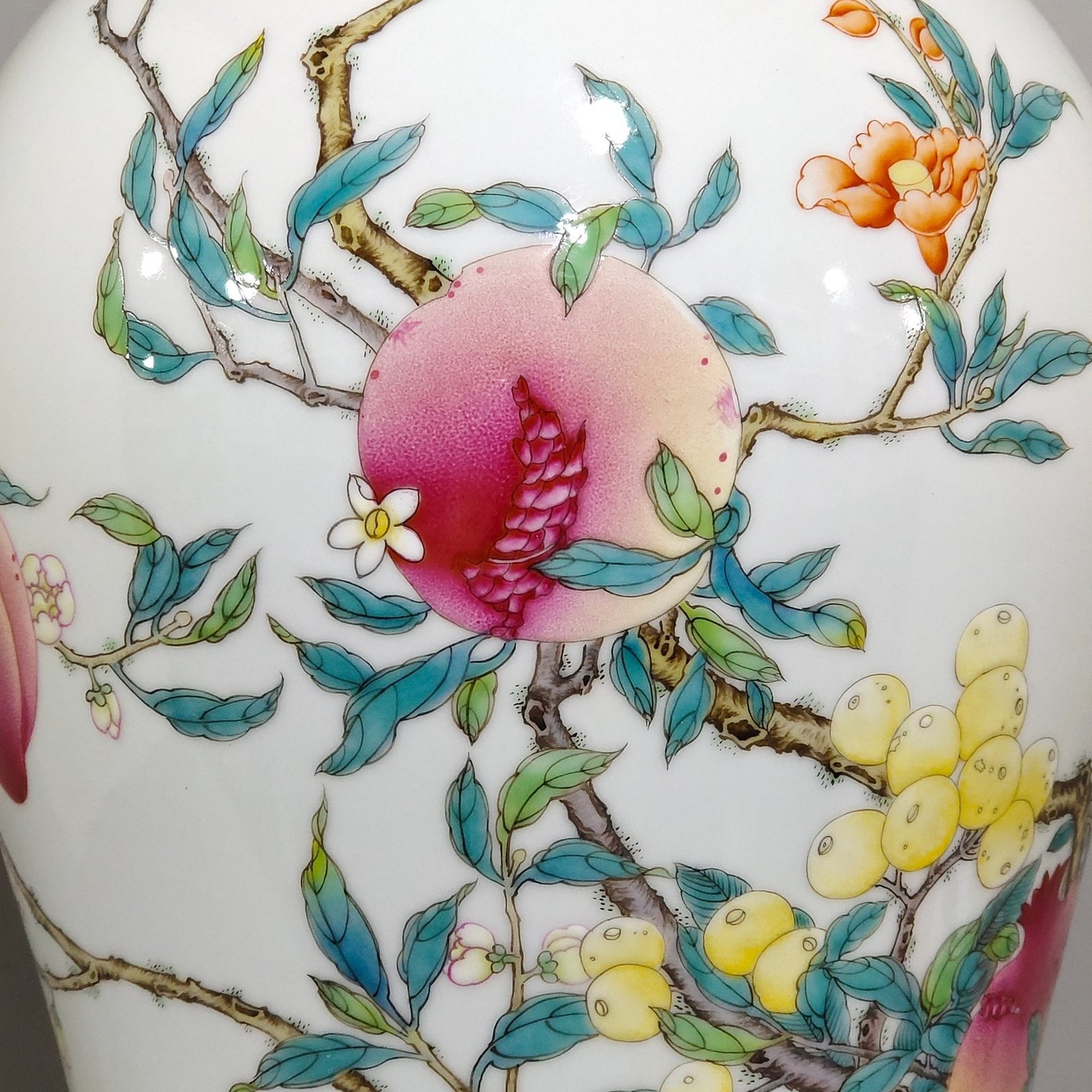 Qing Dynasty Yongzheng poem Three Fruits plum vase