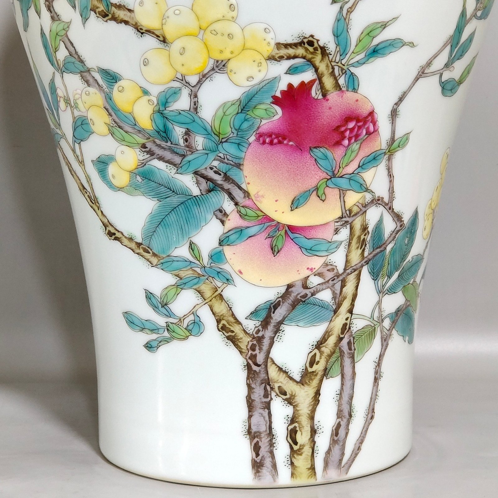 Qing Dynasty Yongzheng poem Three Fruits plum vase