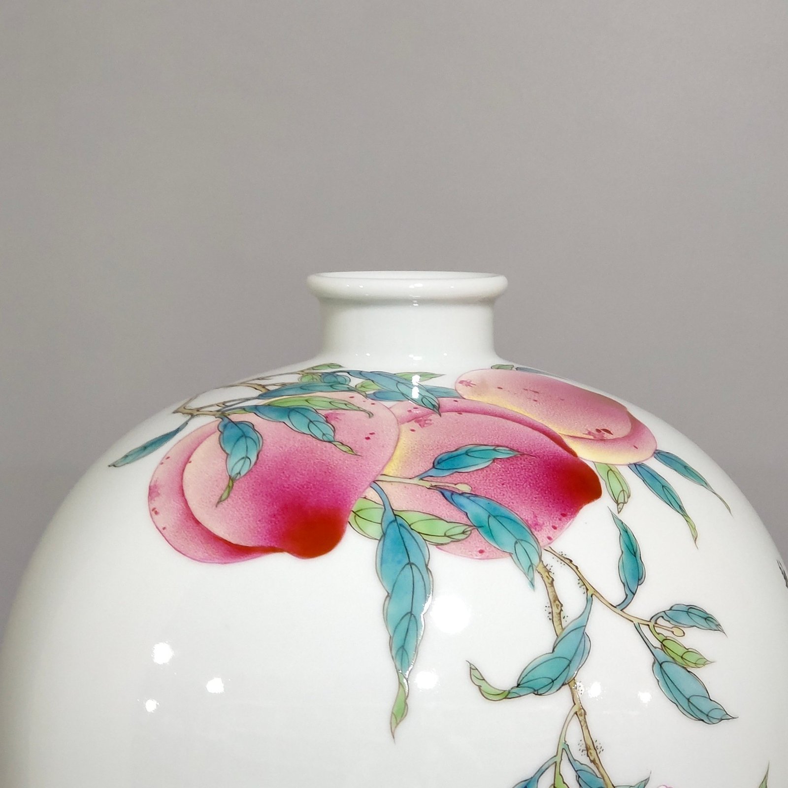 Qing Dynasty Yongzheng poem Three Fruits plum vase
