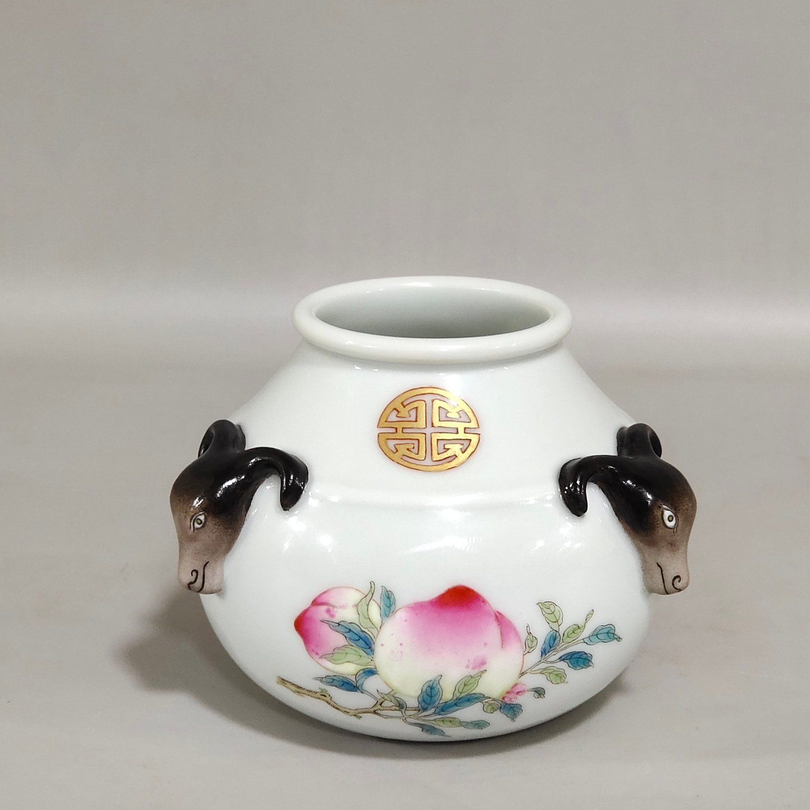 Qing Dynasty Yongzheng Sanyang Kaitai Sanduo water bowl