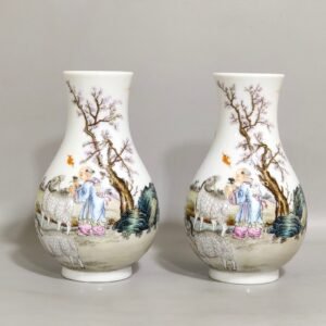 Qing Dynasty Yongzheng Sanyang Kaitai vial