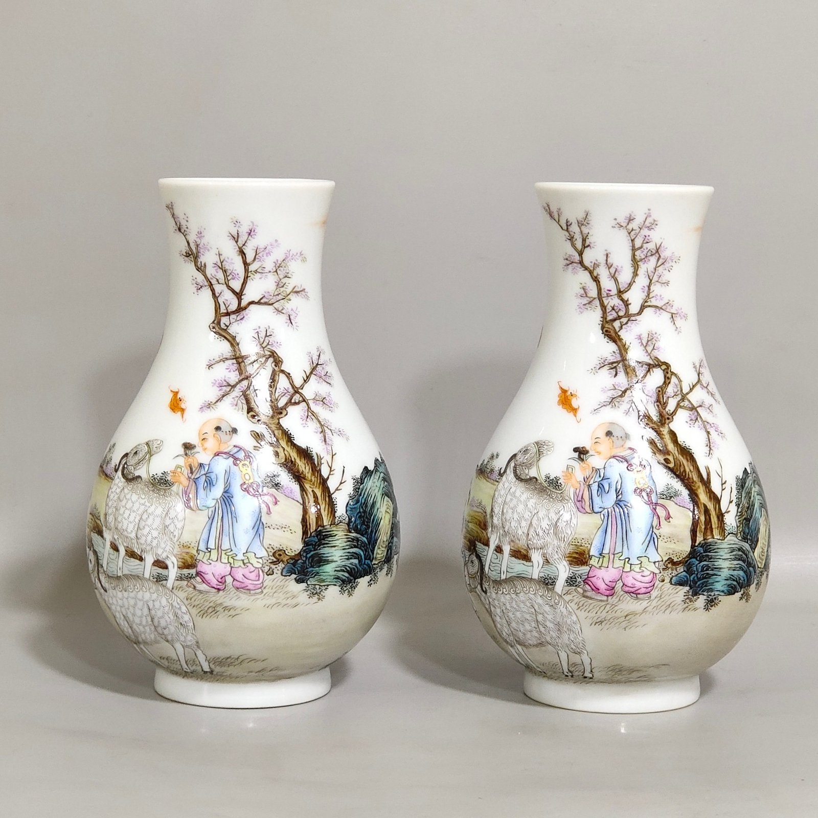 Qing Dynasty Yongzheng Sanyang Kaitai vial