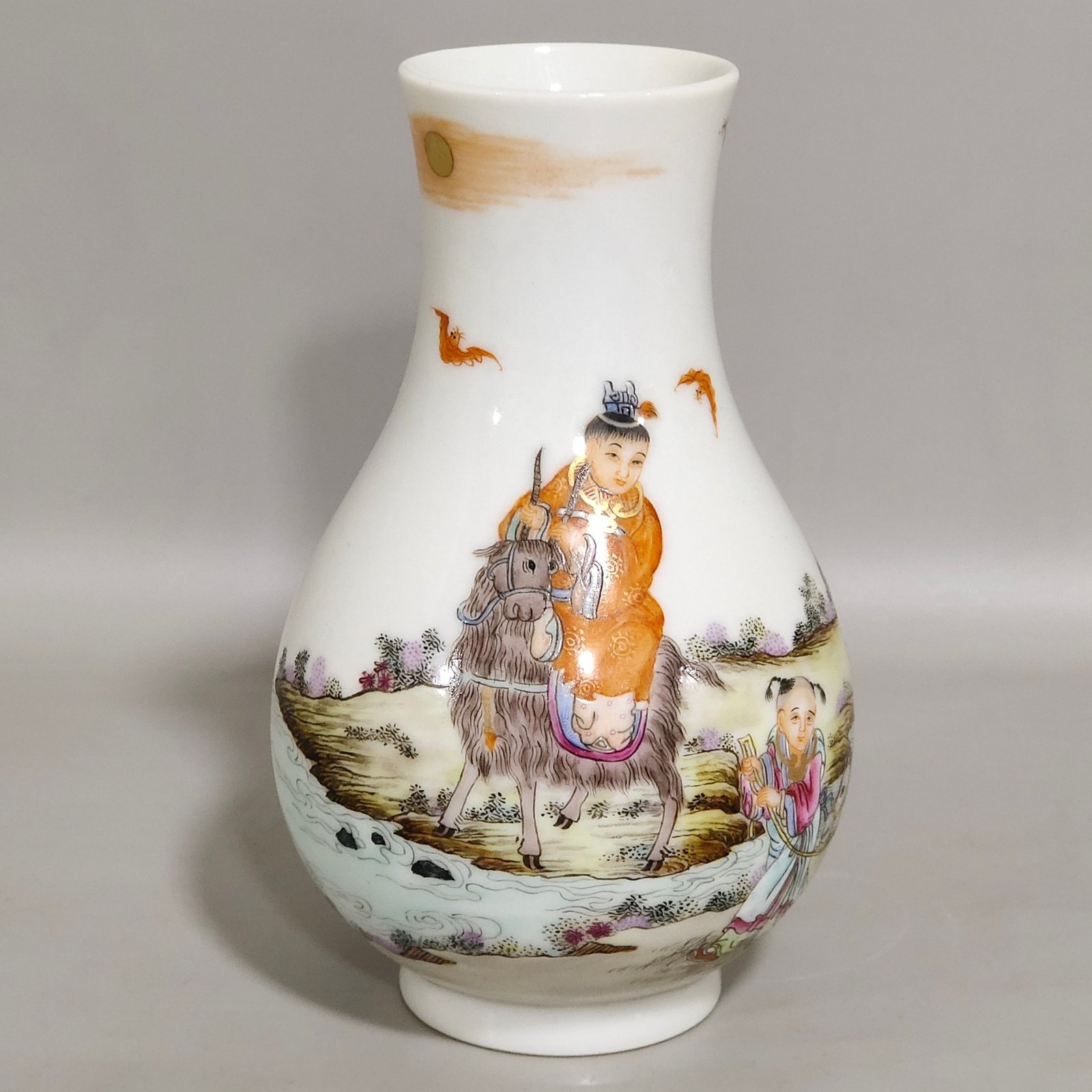 Qing Dynasty Yongzheng Sanyang Kaitai vial