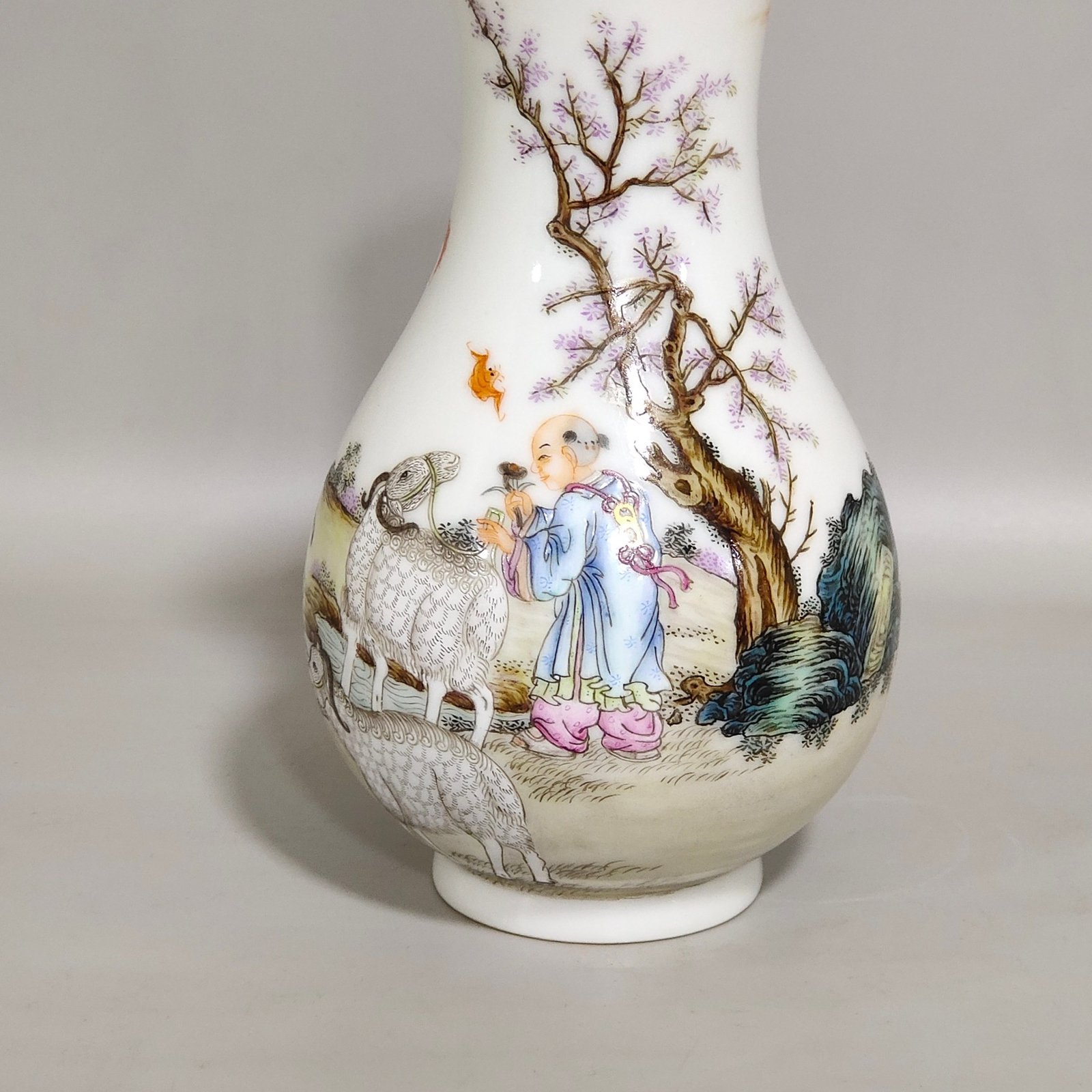 Qing Dynasty Yongzheng Sanyang Kaitai vial
