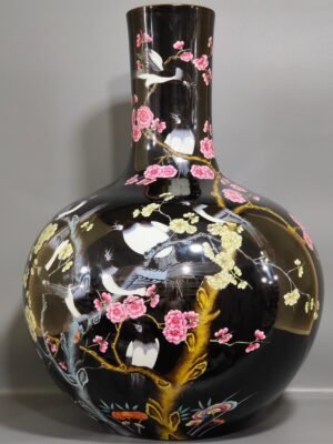 Qing Dynasty Yongzheng black gold glaze Xishangmeibiao celestial sphere vase