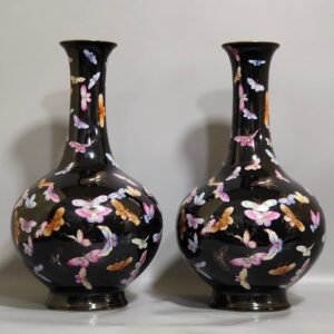 Qing Dynasty Yongzheng black gold glaze hundred butterfly flask