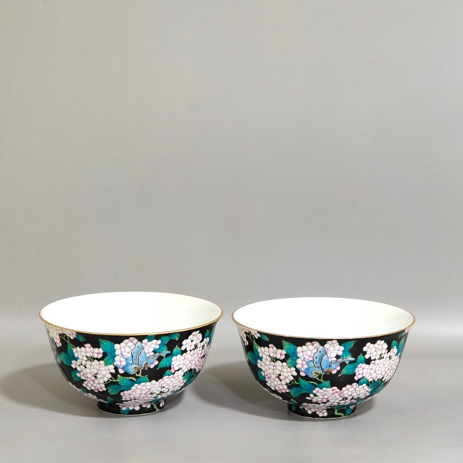 Qing Dynasty Yongzheng black gold glaze hydrangea bowl