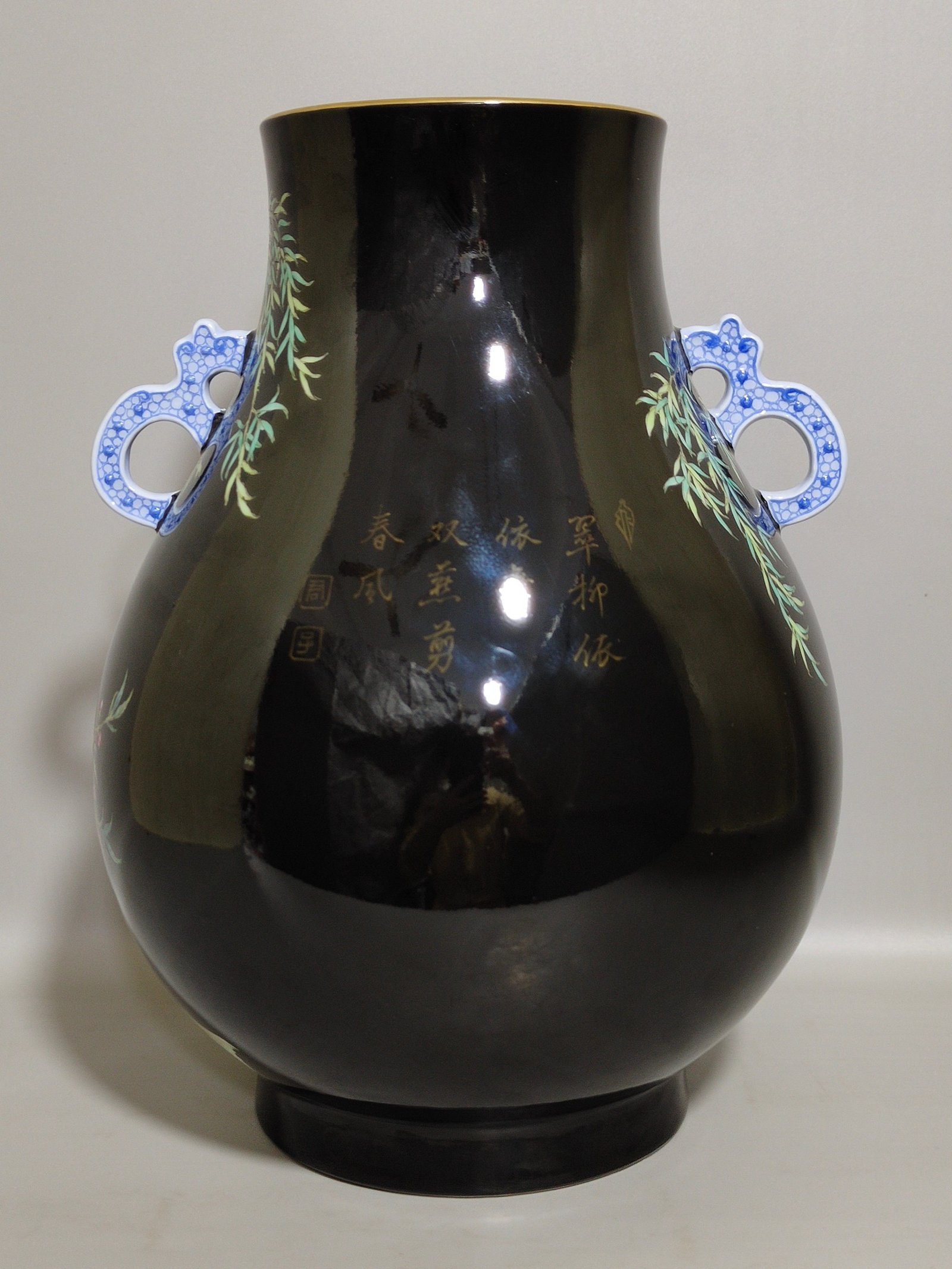 Qing Dynasty Yongzheng black gold glaze flower and bird Buddha barrel statue