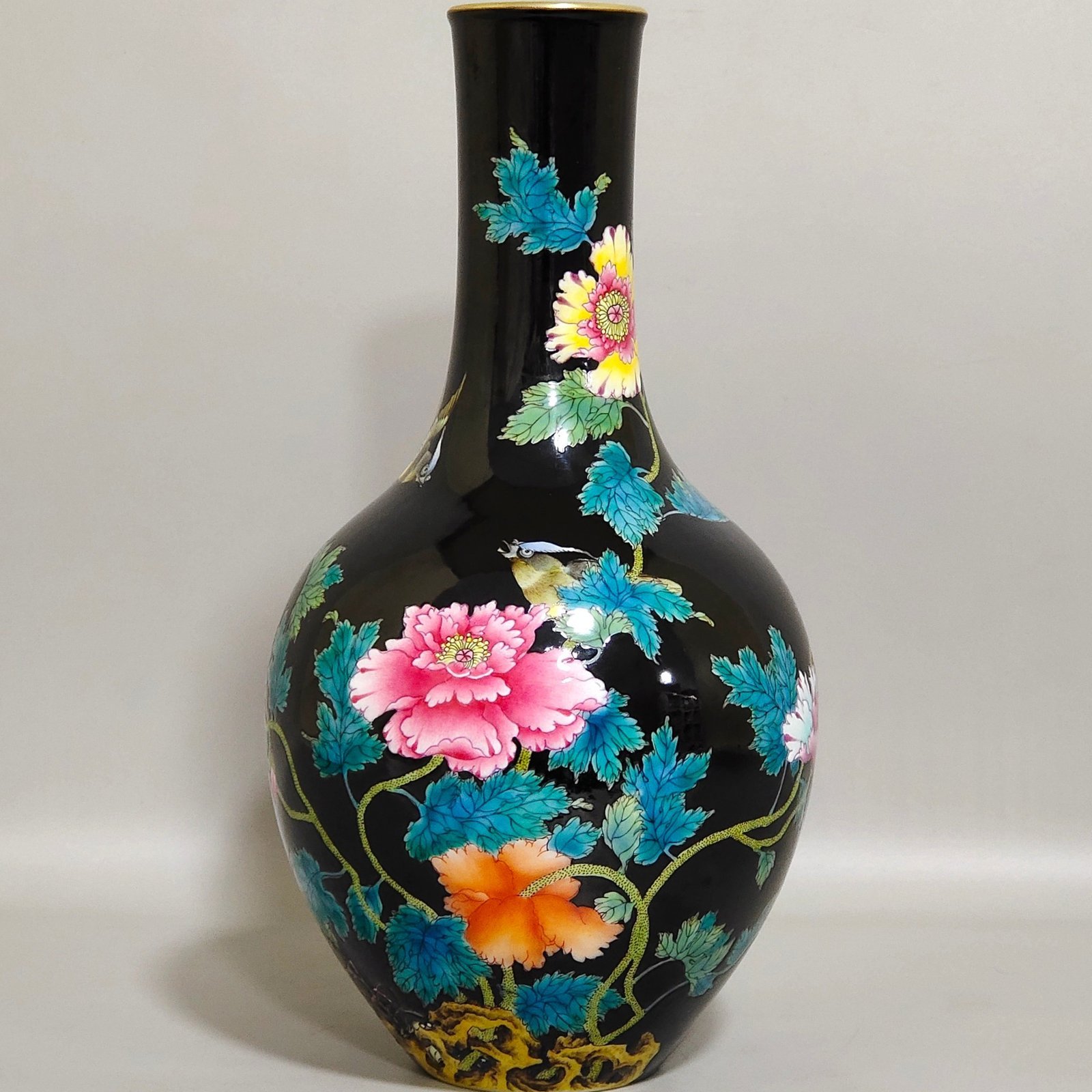 Qing Dynasty Yongzheng black gold glaze poppy poem olive vase