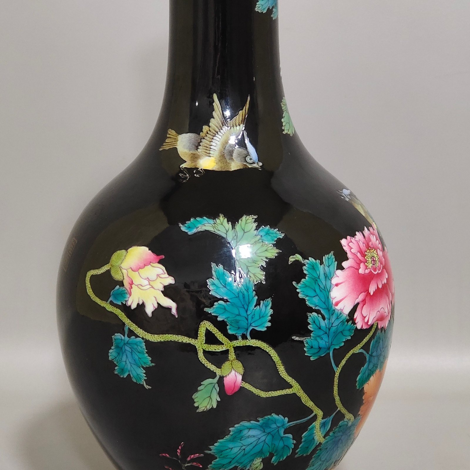 Qing Dynasty Yongzheng black gold glaze poppy poem olive vase