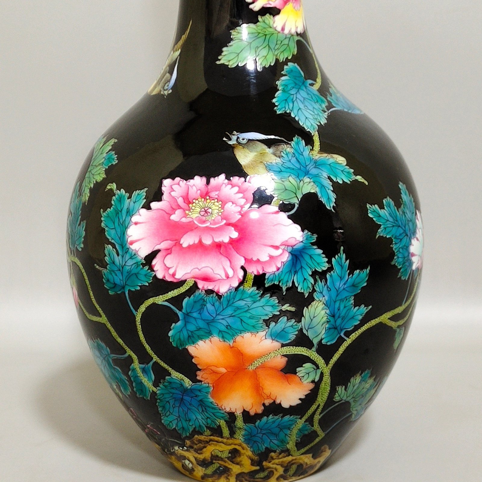 Qing Dynasty Yongzheng black gold glaze poppy poem olive vase